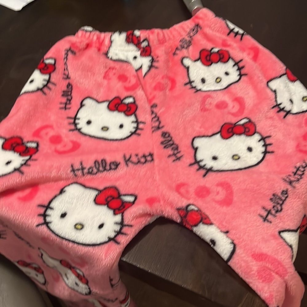 Hello kitty pjs 🤍💗 - Picture 2 of 2
